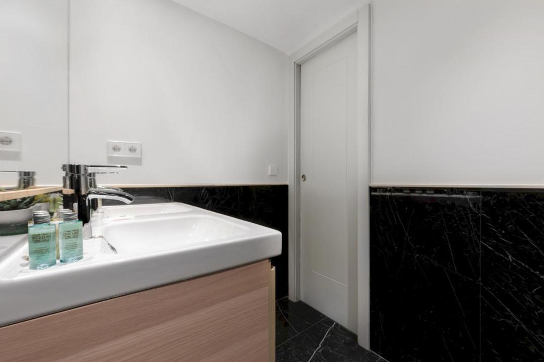 2 Bedrooms 1 Bathroom Furnished - Justicia - Executive Style - Mintystay Мадрид Экстерьер фото