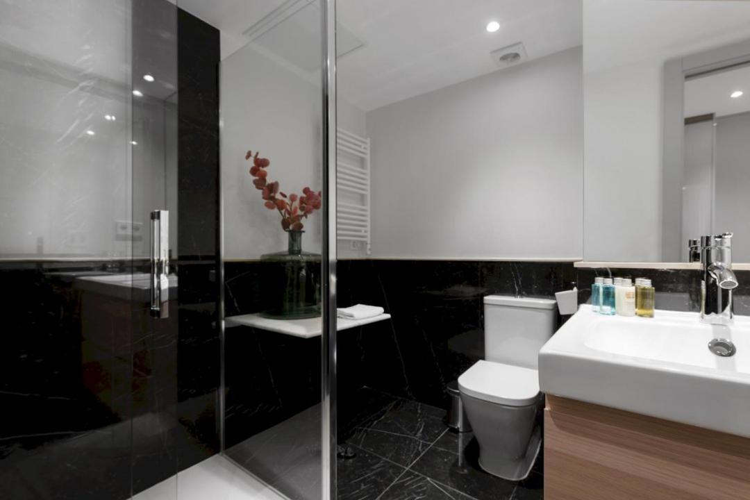 2 Bedrooms 1 Bathroom Furnished - Justicia - Executive Style - Mintystay Мадрид Экстерьер фото